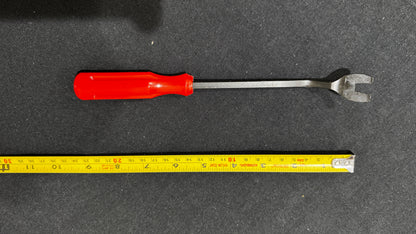 CLIP REMOVAL PRY LEVERAGE TOOL